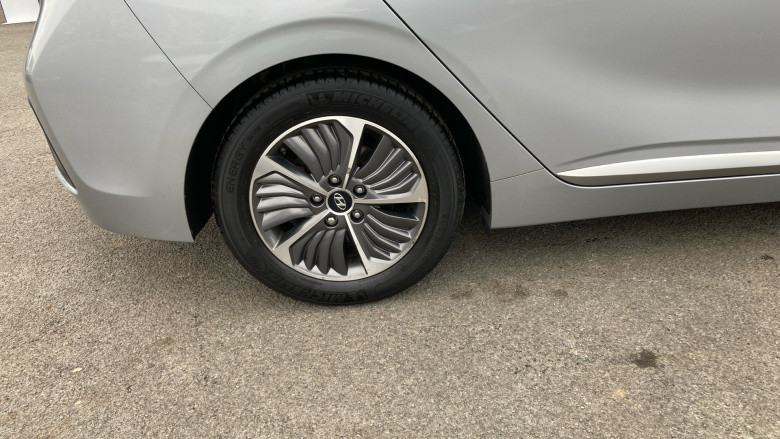 Hyundai IONIQ 1.6 GDi Plug-in Hybrid Premium SE 5dr DCT Hatchback